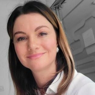 ANDREA GELECSAK